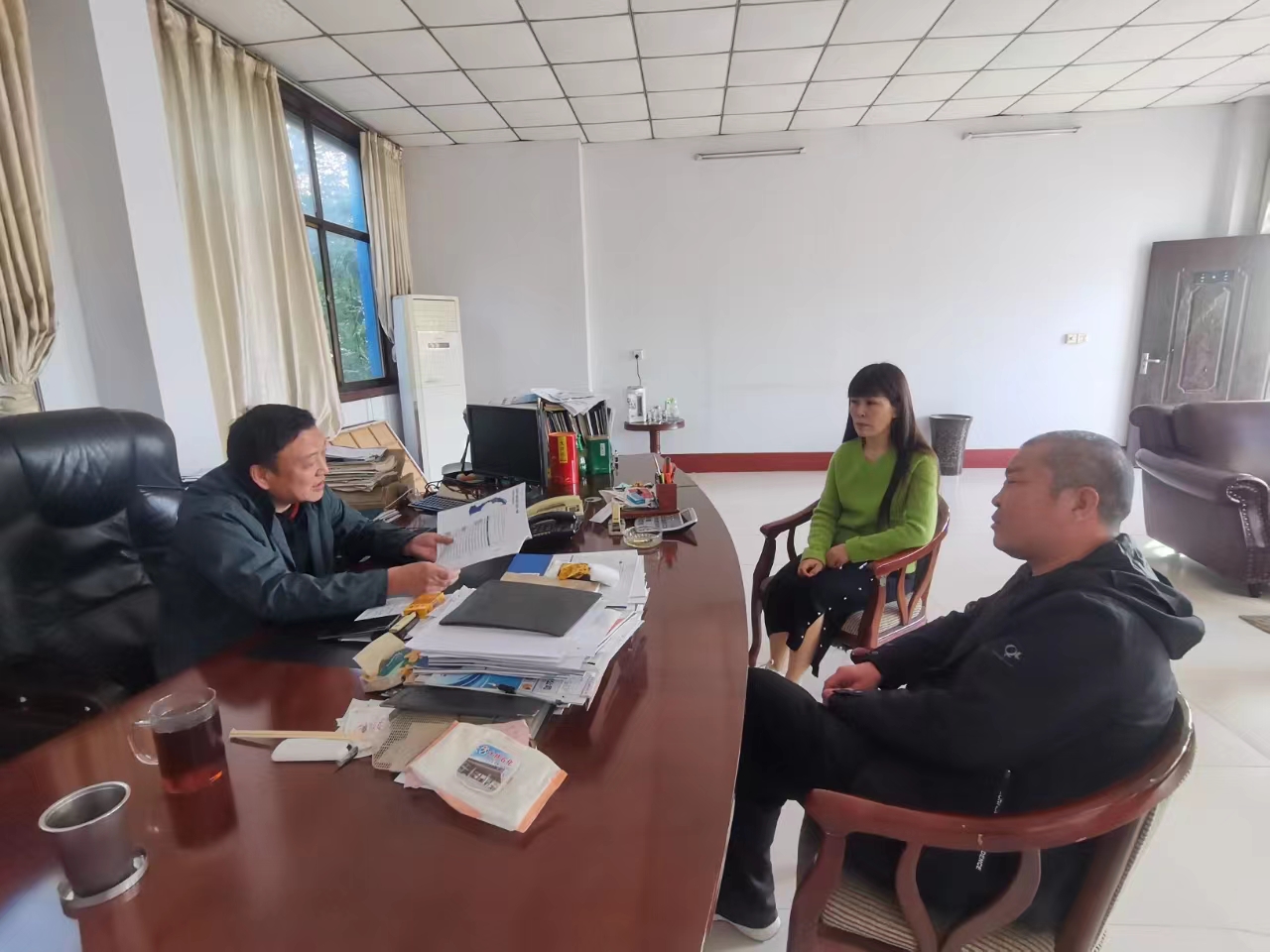 木欒司法所與公司對接，提供“點對點”、“訂單式”常態化司法精準服務，助力企業發展。